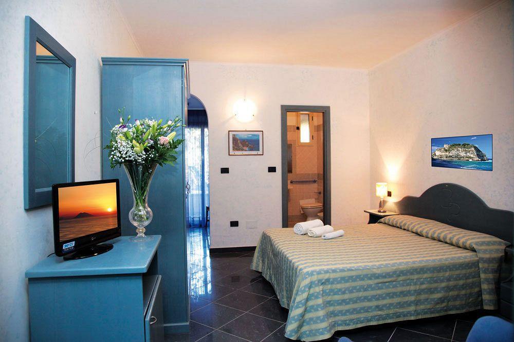 Baia Tropea Resort Паргелия Екстериор снимка