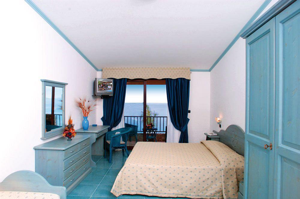 Baia Tropea Resort Паргелия Екстериор снимка
