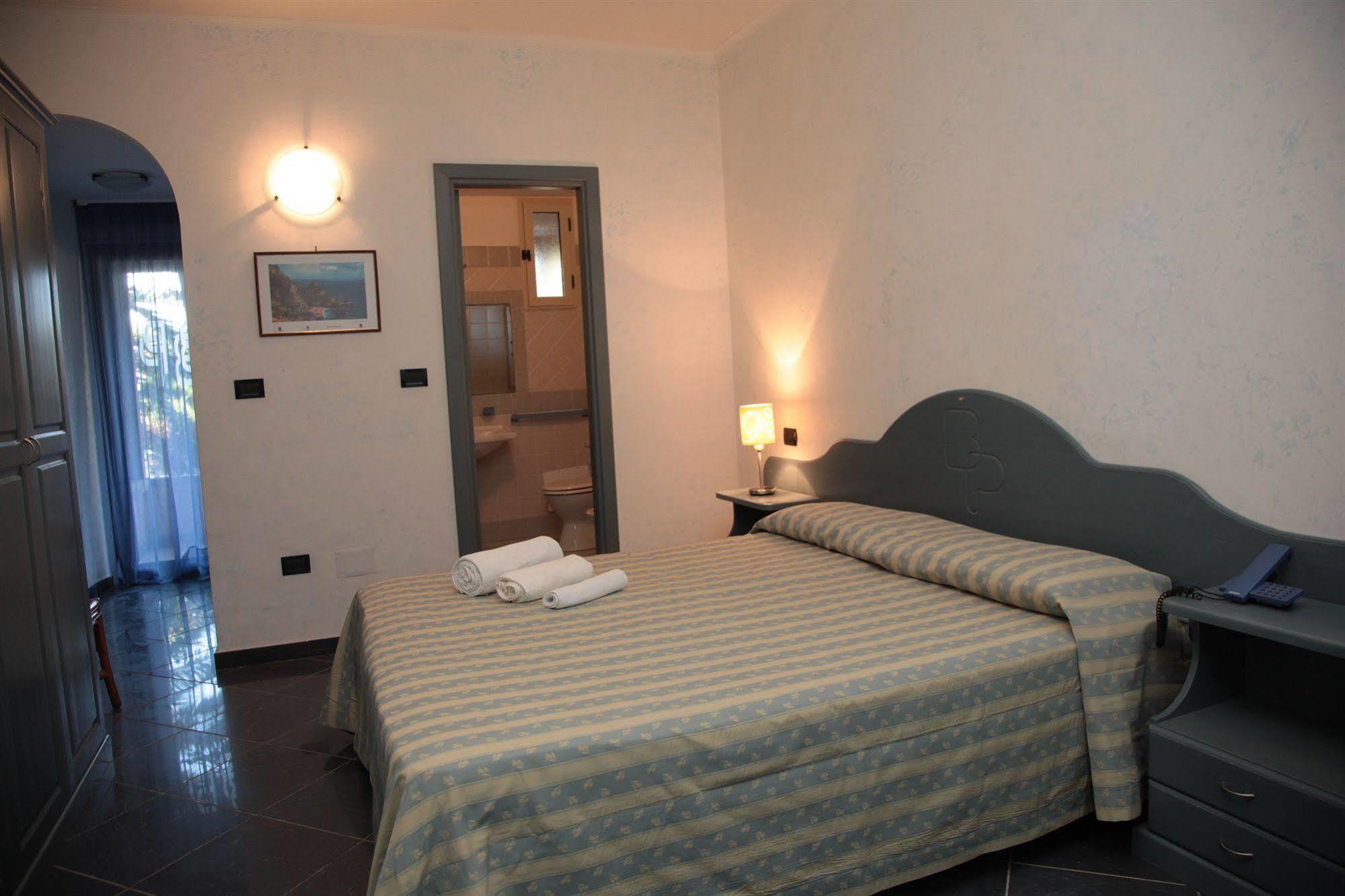 Baia Tropea Resort Паргелия Екстериор снимка