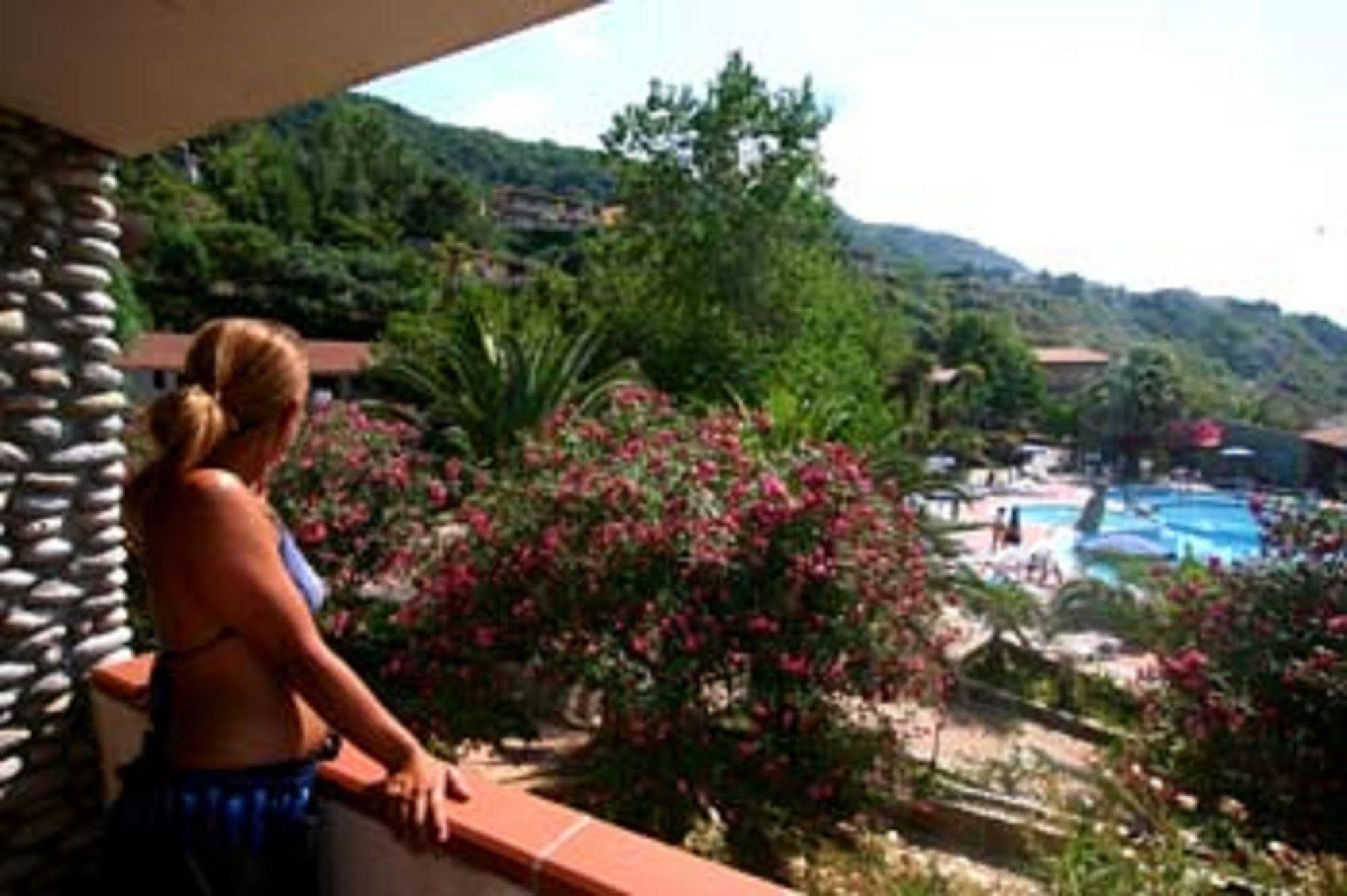 Baia Tropea Resort Паргелия Екстериор снимка